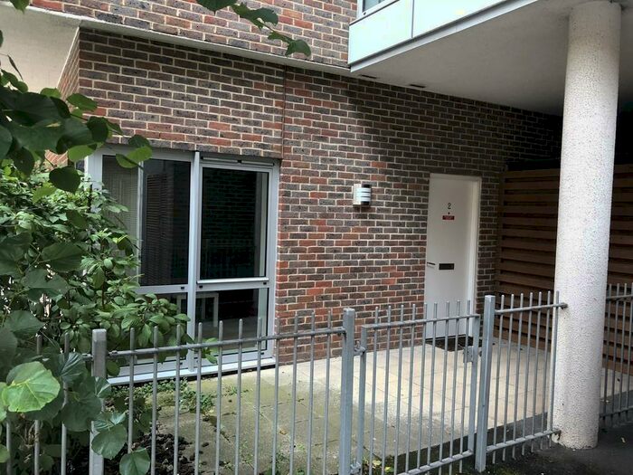 Studio To Rent In Cross Street, Portsmouth, PO1