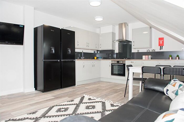 1 Bedroom Flat To Rent In Brayford Court - Apartment - Student Flat Share - February, LN1