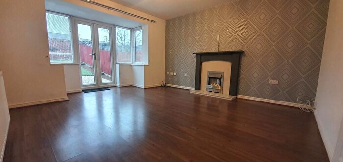 3 Bedroom House To Rent In Dunsil Row, Clipstone, NG21