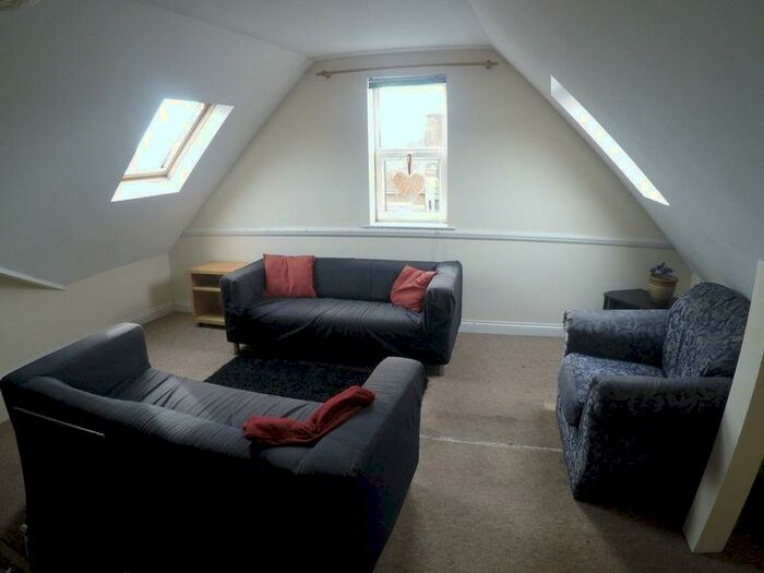 4 Bedroom Flat To Rent In Large Bedroom Student Flat In Winton -Available September, BH9