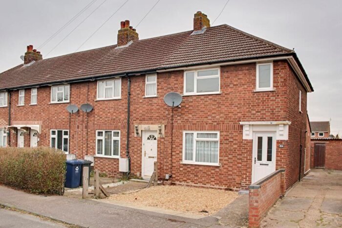 3 Bedroom End Of Terrace House To Rent In The Crescent, St. Neots, PE19