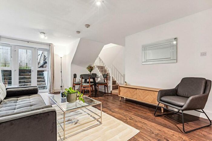 2 Bedroom Flat For Sale In Falcon Road, Battersea, SW11