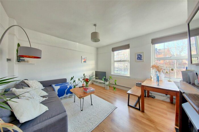 2 Bedroom Flat To Rent In The Polygon, London, SW4