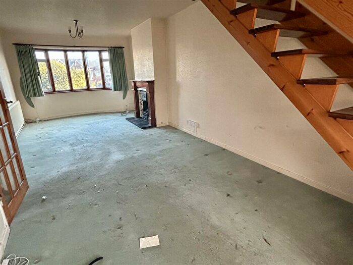 3 Bedroom Chalet For Sale In Ashingdon Road, Rochford, SS4