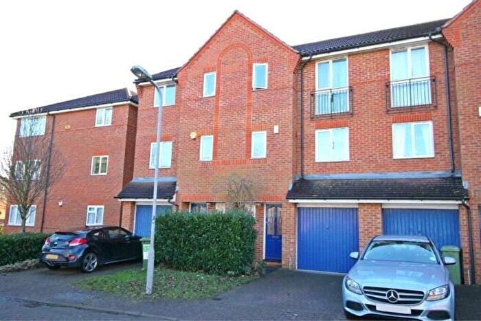 3 Bedroom House To Rent In Saracens Wharf Milton Keynes, Buckinghamshire, MK2