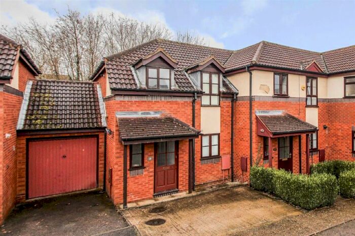 3 Bedroom End Of Terrace House To Rent In Wallmead Gardens, Loughton, Milton Keynes, MK5