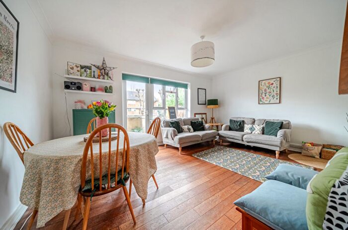 2 Bedroom Flat For Sale In Victoria Road, Bromley, BR2