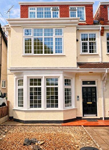 1 Bedroom Flat To Rent In Manor Road Westcliff On Sea, SS0