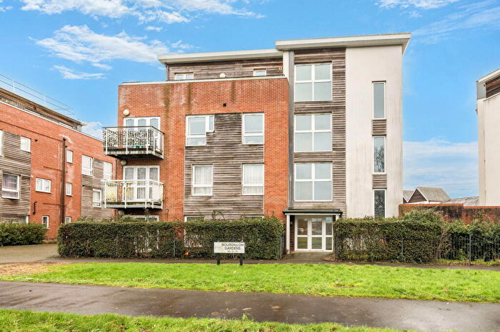 2 Bedroom Flat For Sale In Bourdillon Gardens, Basingstoke, RG24