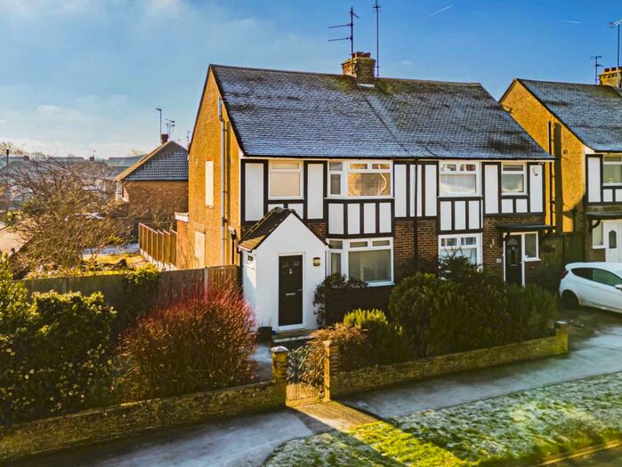 3 Bedroom Semi-Detached House To Rent In Suncote Avenue, Dunstable, LU6