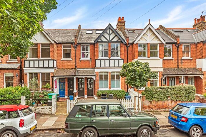 2 Bedroom Maisonette For Sale In Ashleigh Road, Mortlake, London, SW14