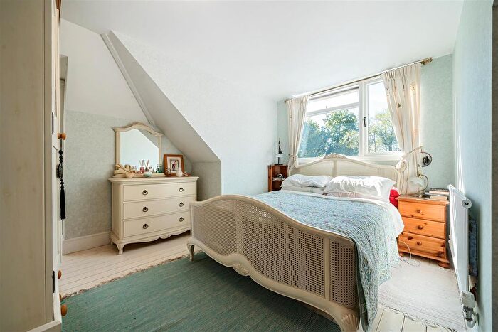 3 Bedroom Chalet For Sale In Brer Lodge, Davis Street, Hurst, Berkshire, RG10