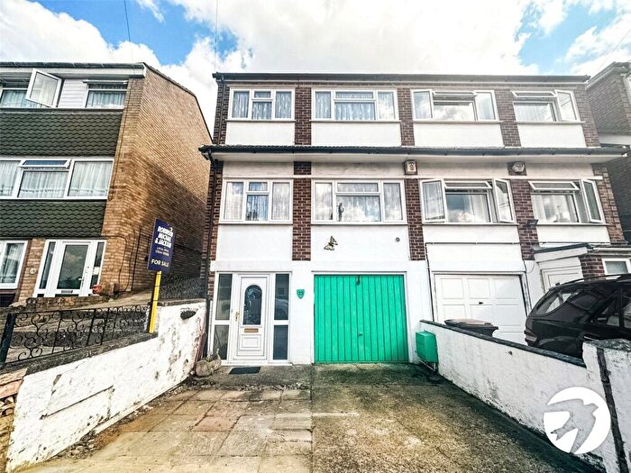 3 Bedroom Semi-Detached House To Rent In Queens Road, Chatham, Kent, ME5