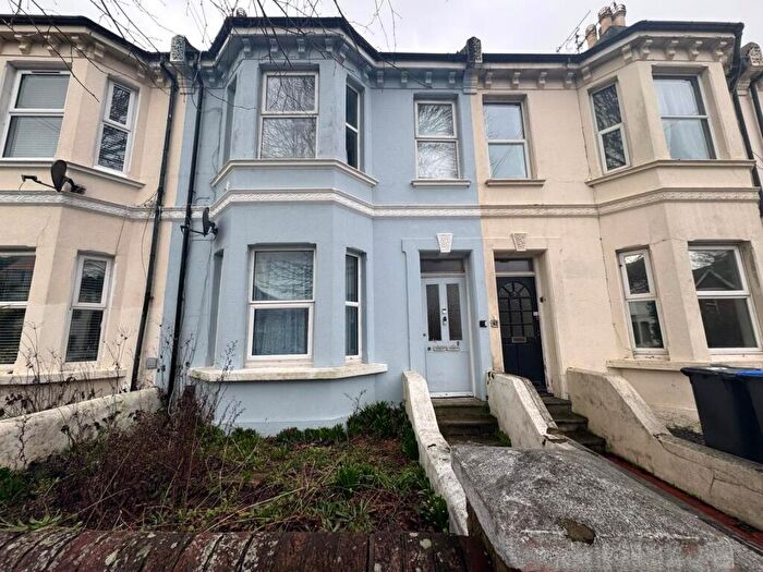 2 Bedroom Flat To Rent In Ashdown Road, Worthing, West Sussex, BN11