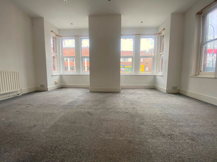 Flat To Rent In High Street, Lewisham, SE13