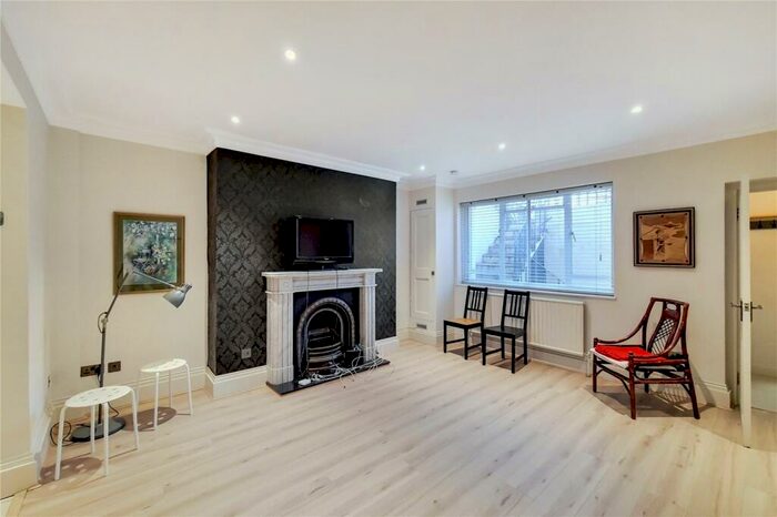 3 Bedroom Terraced House To Rent In Harrington Square, Camden, NW1