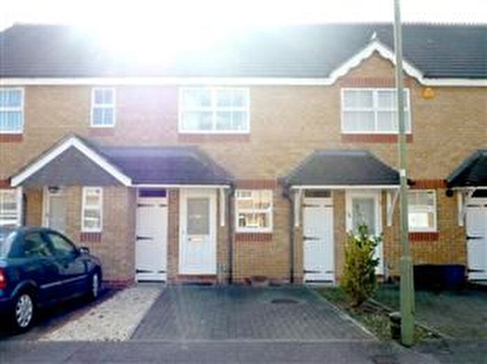 2 Bedroom Terraced House To Rent In Kettlewell Close, London, N11