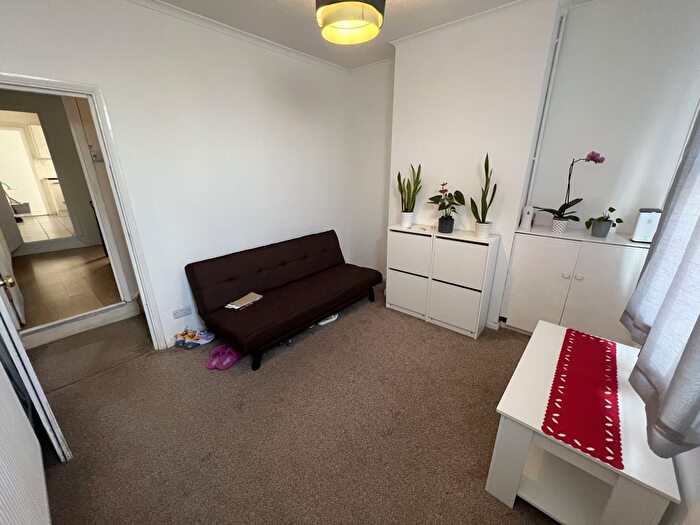 2 Bedroom Terraced House To Rent In Chequers Street, Luton, LU1