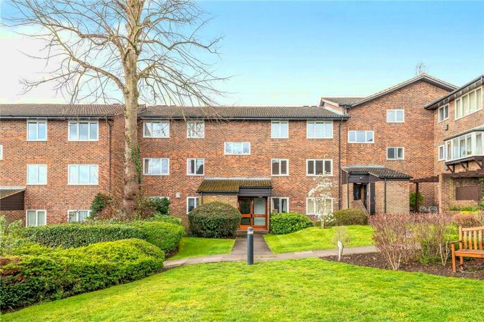 2 Bedroom Apartment To Rent In Kingsleigh Walk, Bromley, BR2