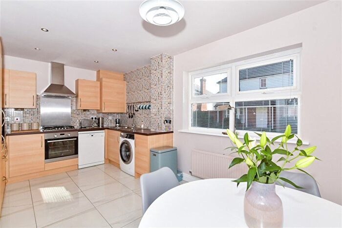 3 Bedroom Semi-Detached House For Sale In Waterloo Walk, Kings Hill, West Malling, Kent, ME19