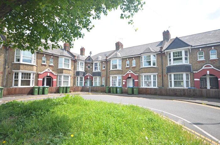 3 Bedroom Maisonette To Rent In Atlas Gardens, London, SE7