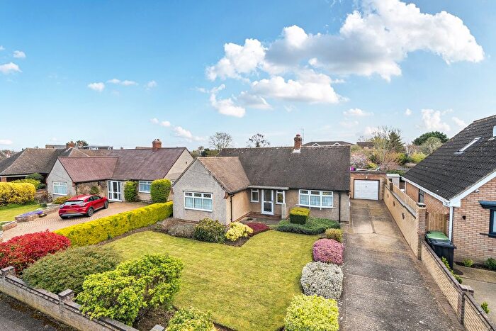 2 Bedroom Bungalow For Sale In Castles Close, Stotfold, SG5