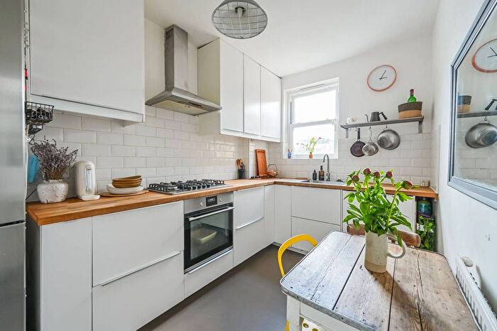 3 Bedroom Flat To Rent In Terront Road, Harringay, London, N15