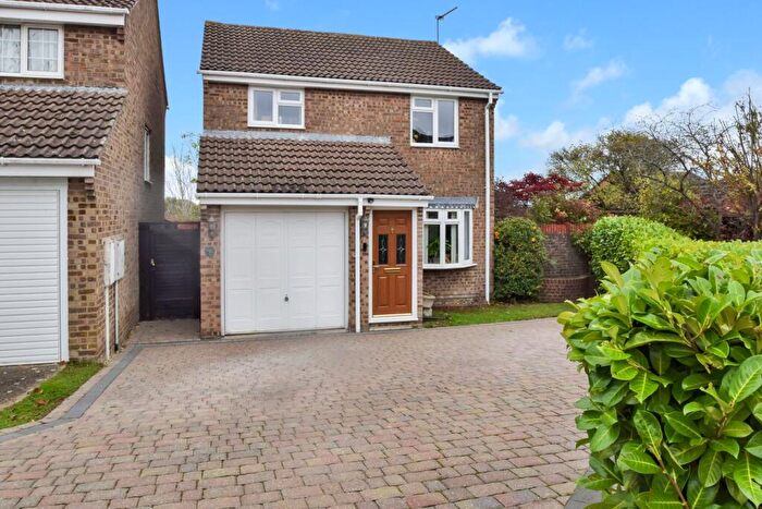 3 Bedroom Detached House For Sale In Bronington Close, Princes Park, Chatham, ME5