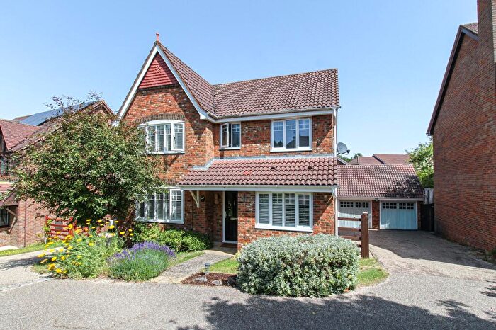 4 Bedroom Detached House For Sale In Ovington Drive, Fleet, GU51