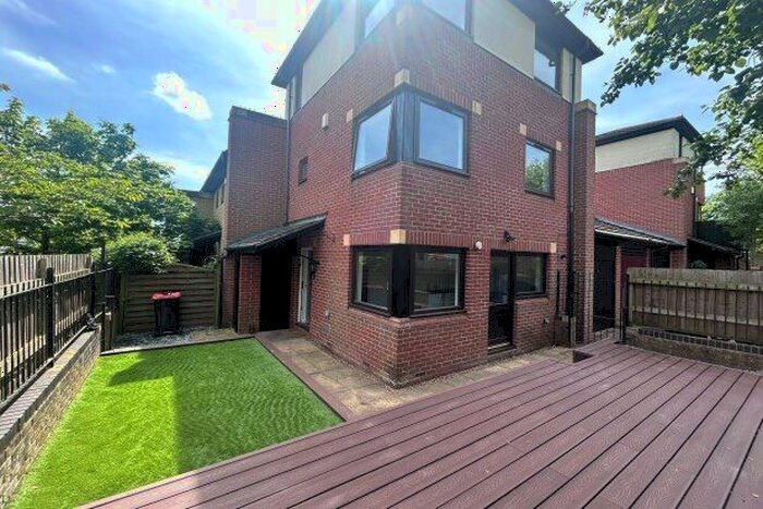 2 Bedroom Property To Rent In Adelphi Street, Milton Keynes, MK9