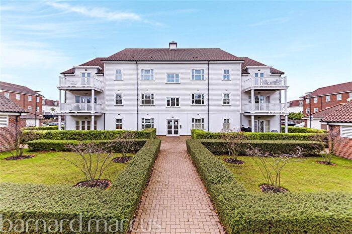 2 Bedroom Flat To Rent In Beaumont Drive, Worcester Park, KT4