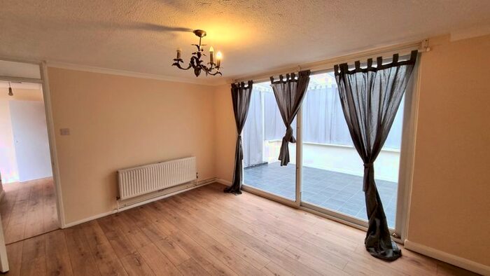 3 Bedroom Flat To Rent In Rowntree Path, Central Thamesmead, London, SE28