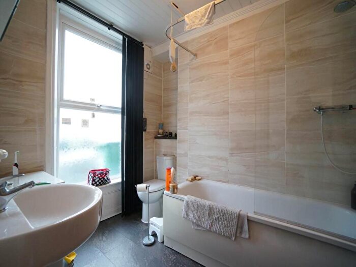 4 Bedroom House To Rent In Caellepa, Bangor, LL57