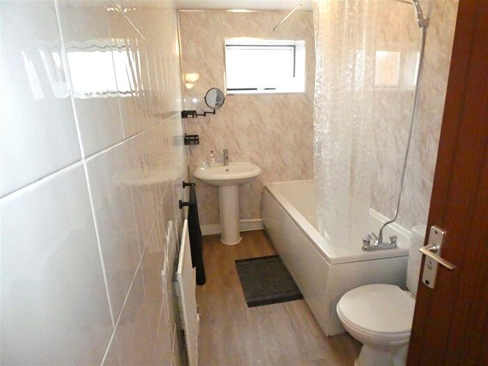 2 Bedroom Flat To Rent In Queen Anne Court, Newcastle Upon Tyne, NE6