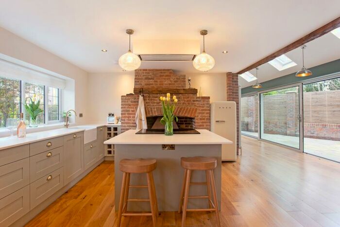 4 Bedroom House To Rent In Old Park Lane Farnham, GU9