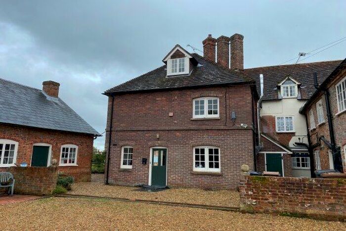 2 Bedroom Flat To Rent In Salisbury Road, Romsey, SO51