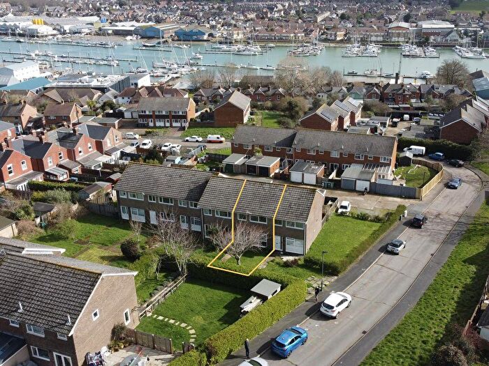3 Bedroom Terraced House For Sale In Fraser Close, Cowes, PO31