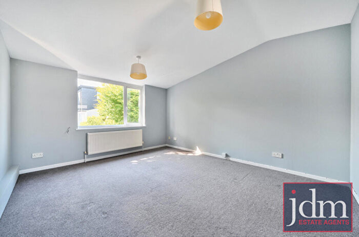 1 Bedroom Maisonette To Rent In Hindmans Road, East Dulwich, London, SE22