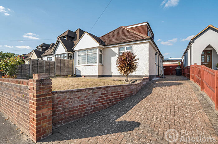 3 Bedroom Bungalow For Sale In Hare Hill, Addlestone, Surrey, KT15