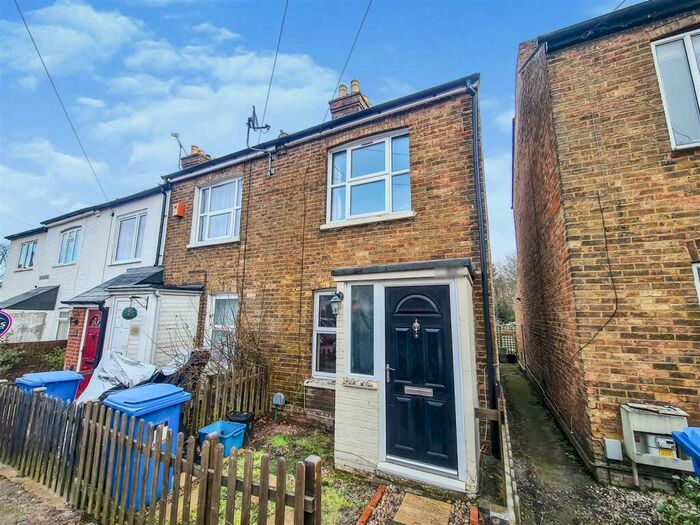 2 Bedroom End Of Terrace House To Rent In Highland Road, Aldershot, GU12