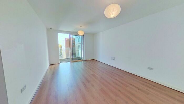 2 Bedroom Apartment To Rent In Tennyson Apartments, Saffron Central Square, Croydon, CR0