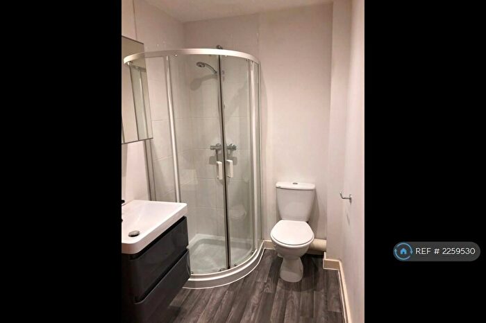 4 Bedroom Semi-Detached House To Rent In Radcliffe Mount, Nottingham, NG2