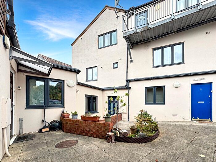 2 Bedroom Maisonette For Sale In Bedminster Down Road, Bristol, BS13