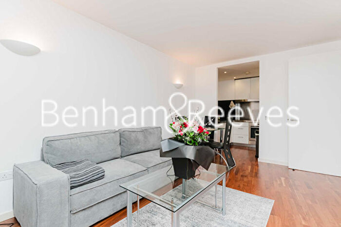 1 Bedroom Apartment To Rent In New Providence Wharf, Fairmont Avenue, E14