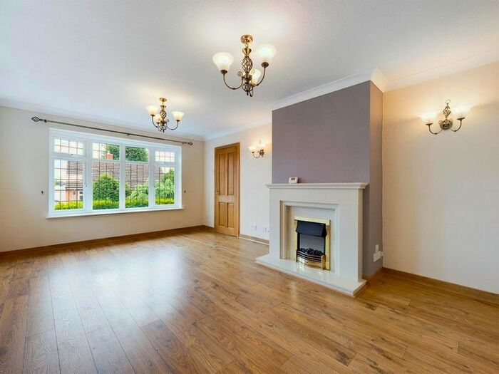 4 Bedroom Detached House To Rent In Cedar Gardens, Stourbridge, DY7