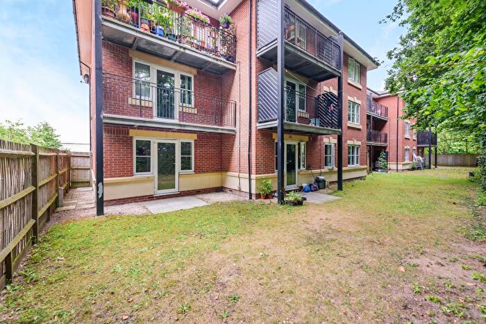 2 Bedroom Apartment To Rent In Newbury, Berkshire, RG14