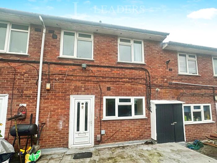 3 Bedroom Flat To Rent In Wingate Close, B30