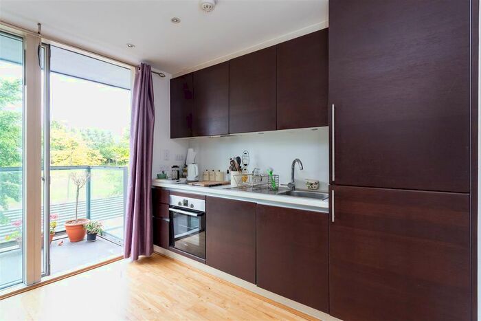 Studio To Rent In Chadwell Lane, London, N8