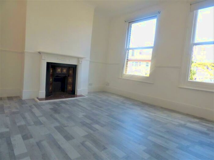 2 Bedroom Flat To Rent In Alexandra Drive, SE19