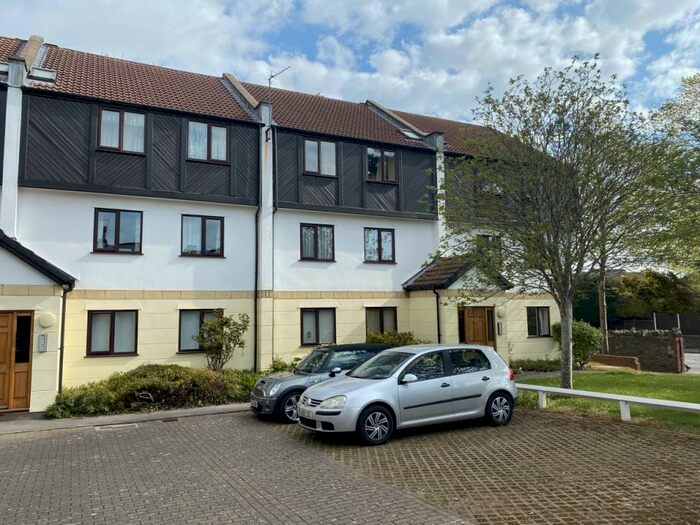2 Bedroom Flat To Rent In Eastfield Terrace, Henleaze, Bristol, BS9